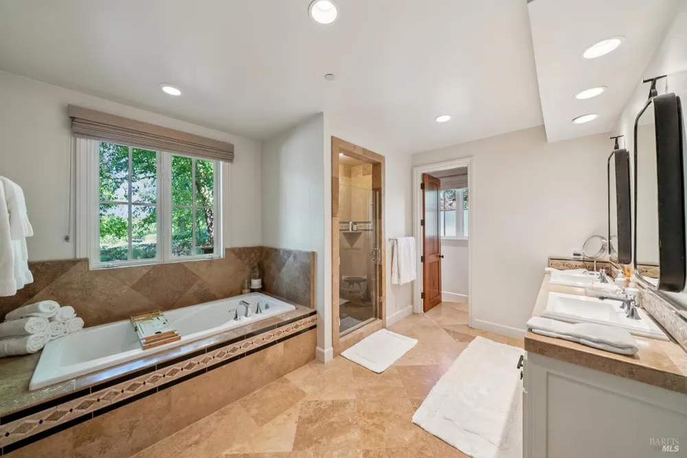 1297 Leaning Oak Drive Napa, CA 94558