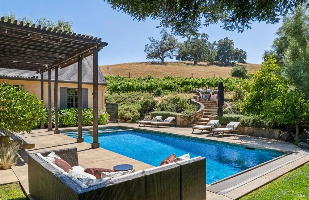 1297 Leaning Oak Drive Napa, CA 94558
