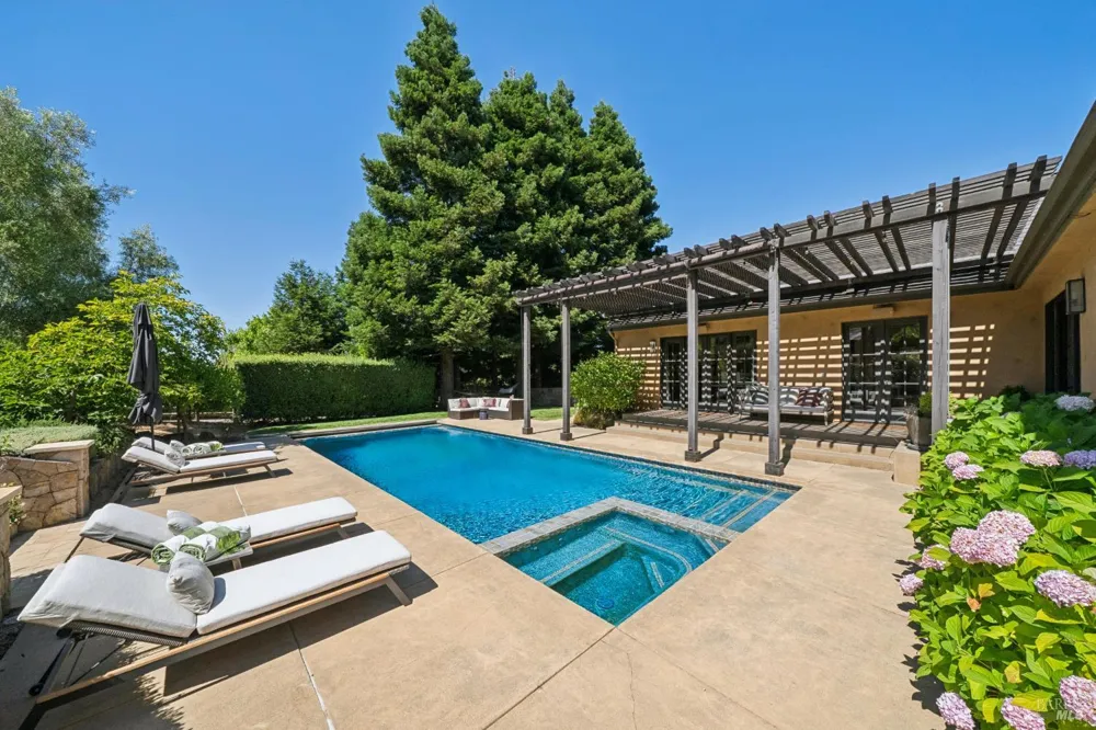 1297 Leaning Oak Drive Napa, CA 94558