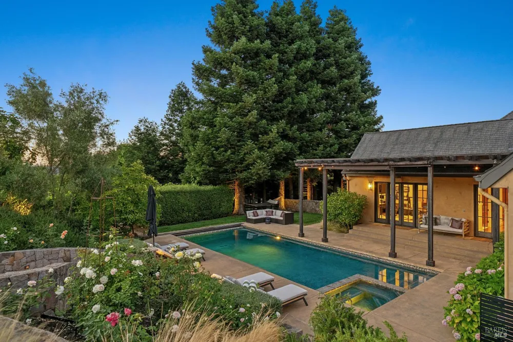 1297 Leaning Oak Drive Napa, CA 94558