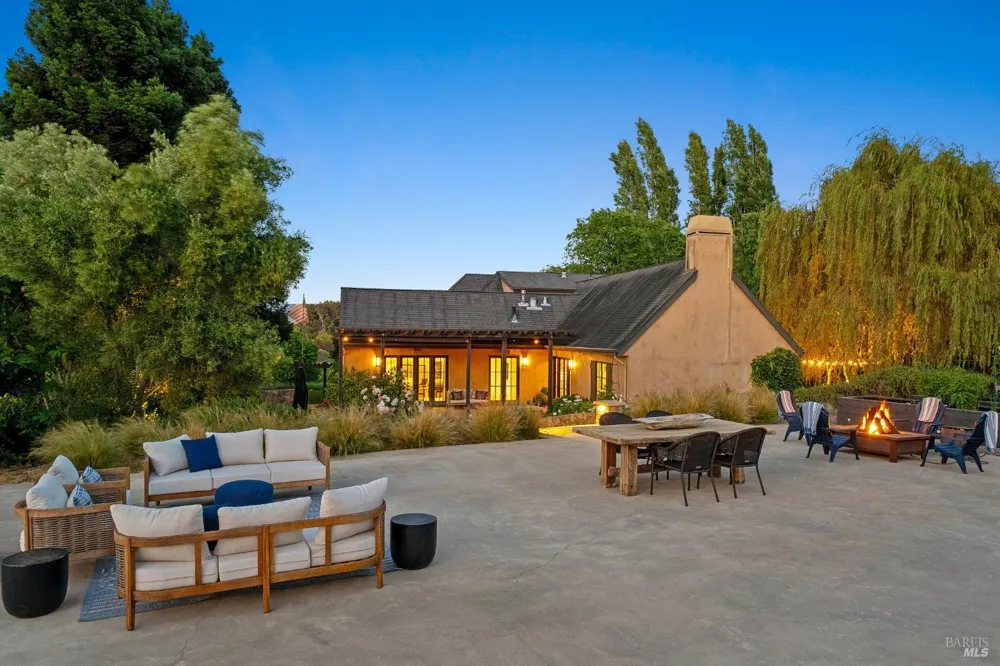 1297 Leaning Oak Drive Napa, CA 94558