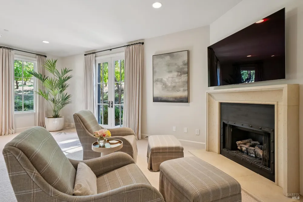 1297 Leaning Oak Drive Napa, CA 94558