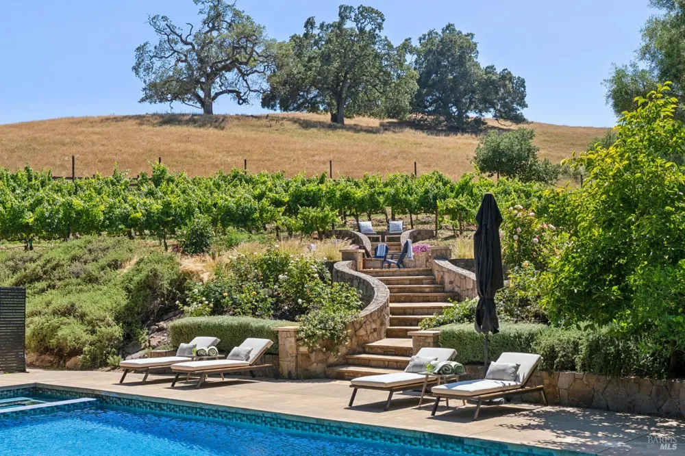 1297 Leaning Oak Drive Napa, CA 94558
