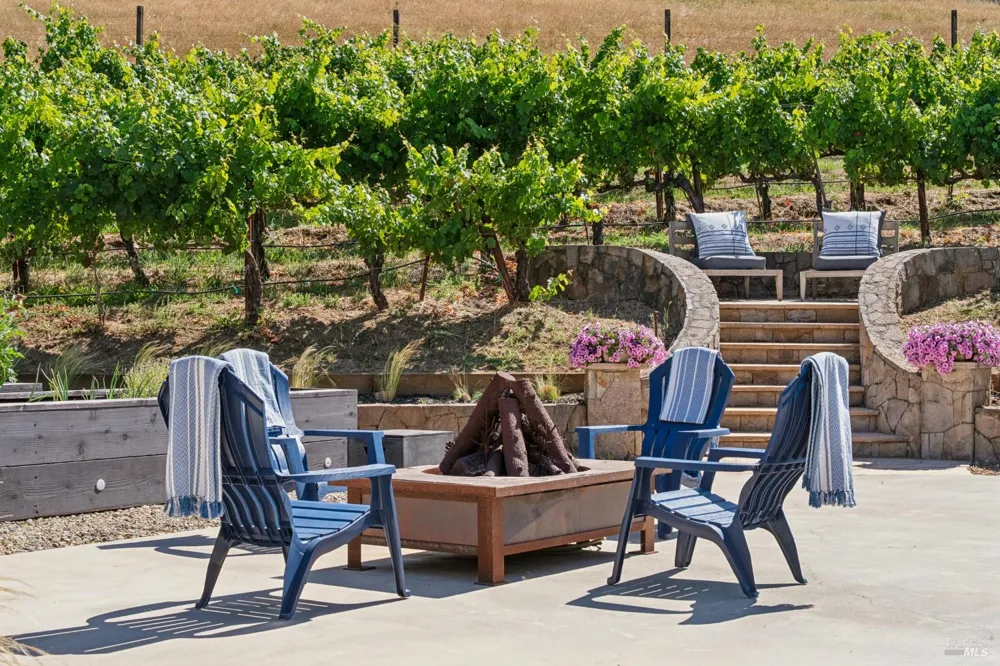 1297 Leaning Oak Drive Napa, CA 94558