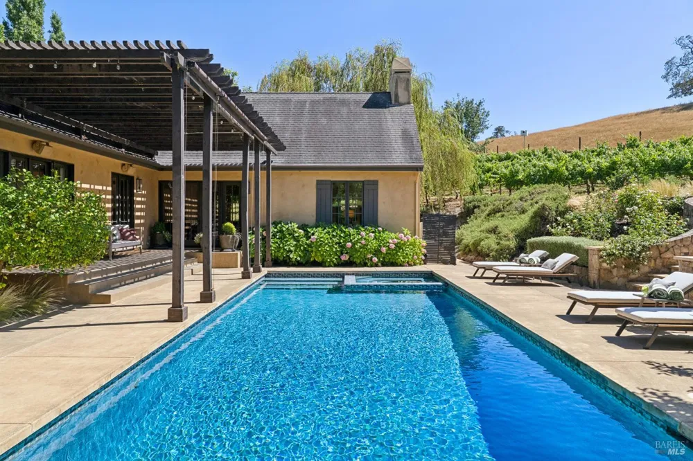 1297 Leaning Oak Drive Napa, CA 94558