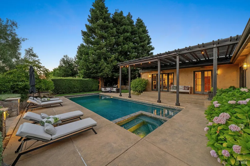 1297 Leaning Oak Drive Napa, CA 94558
