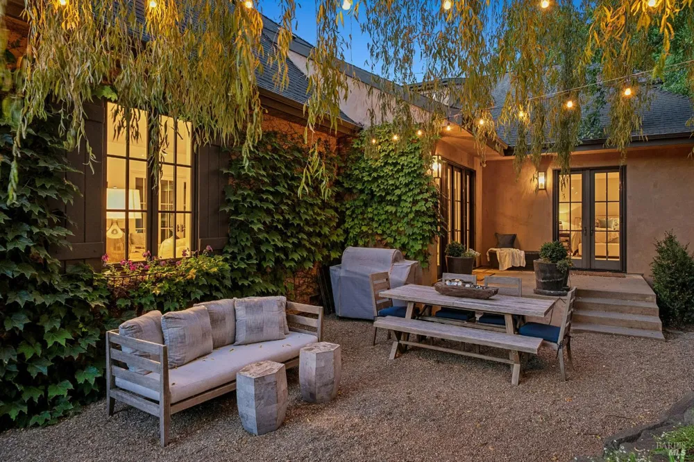 1297 Leaning Oak Drive Napa, CA 94558