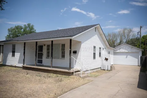 906 NE 2ND