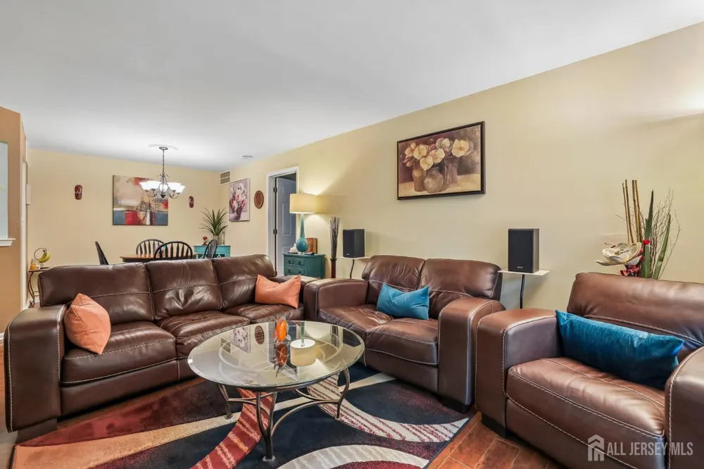 1702 Tanglewood Court Helmetta, NJ 08828