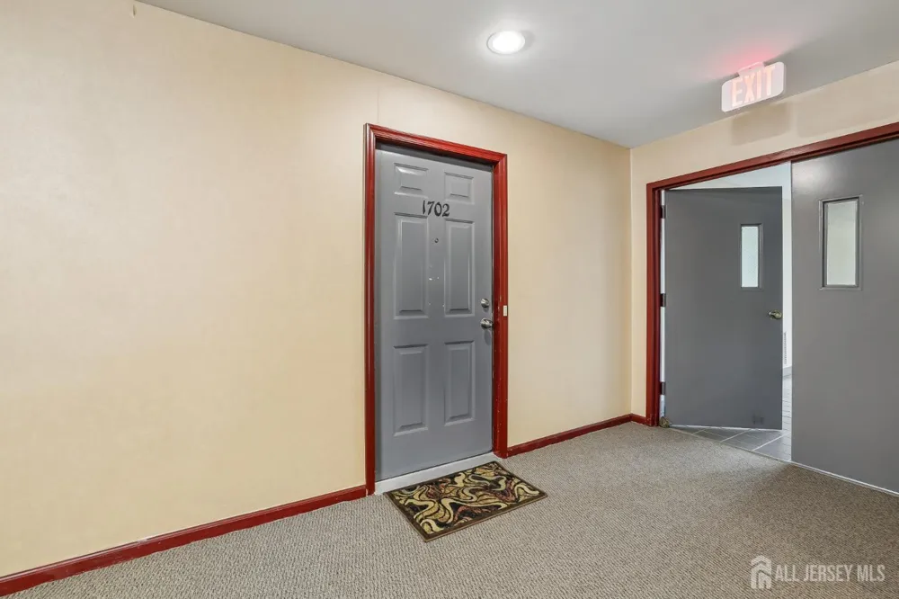 1702 Tanglewood Court Helmetta, NJ 08828