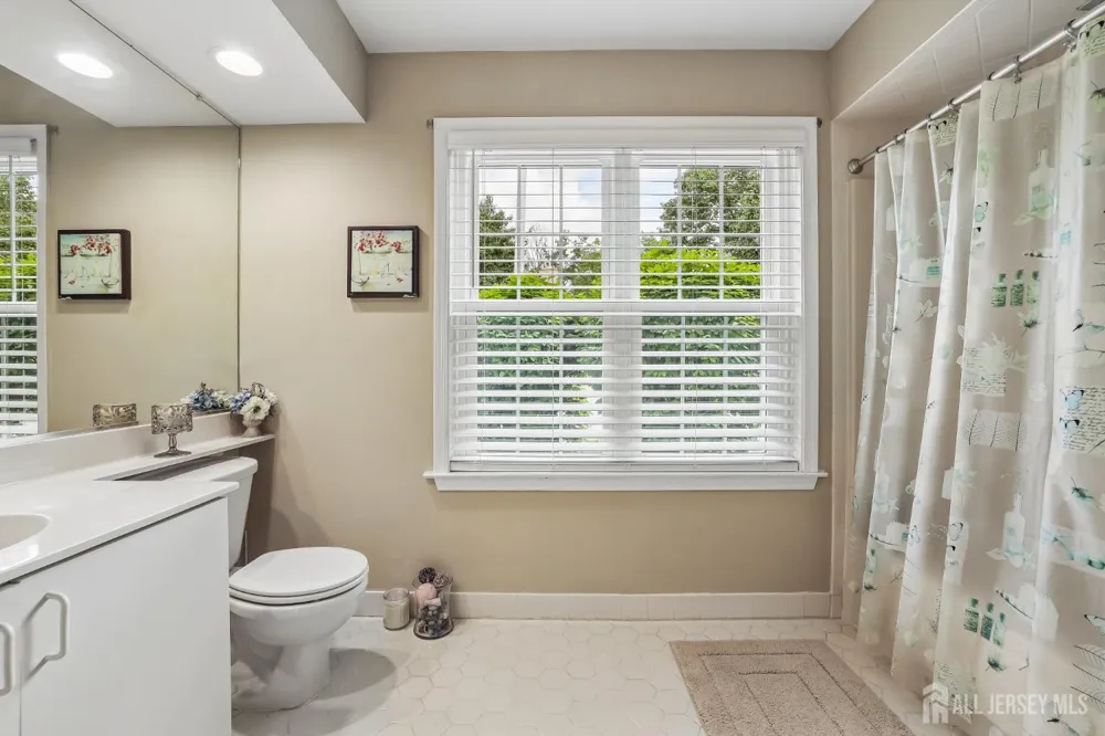 1702 Tanglewood Court Helmetta, NJ 08828