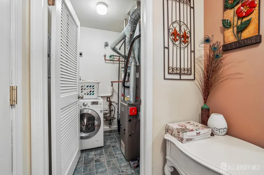 1702 Tanglewood Court Helmetta, NJ 08828
