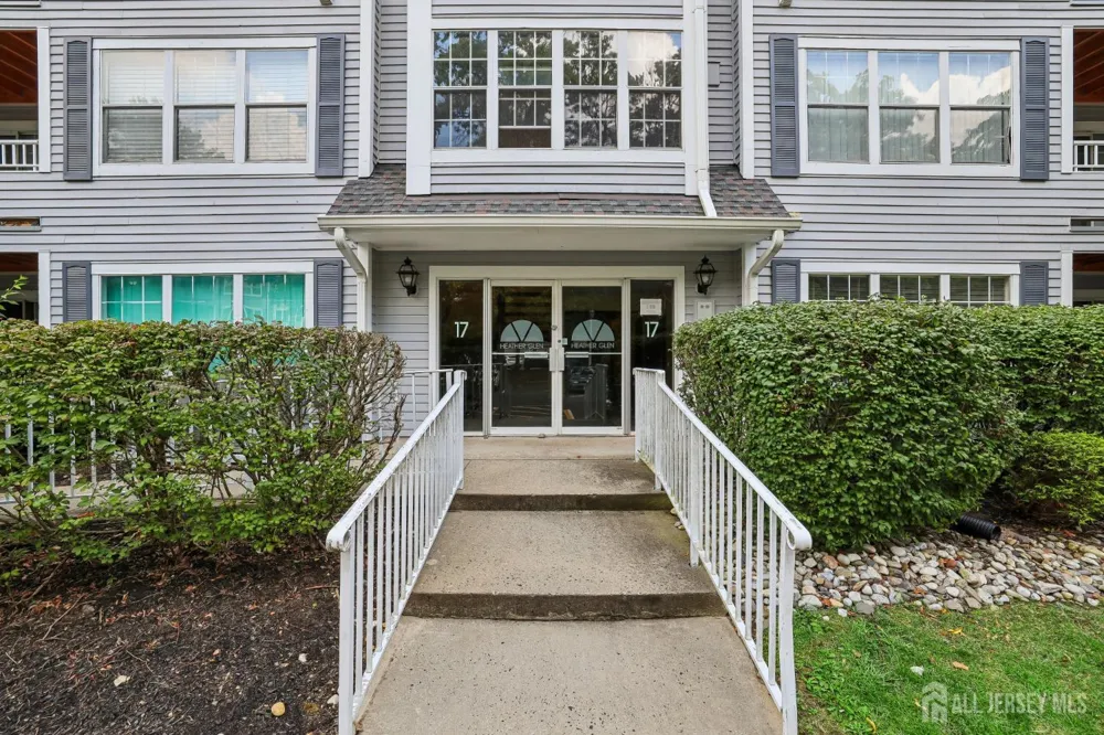 1702 Tanglewood Court Helmetta, NJ 08828