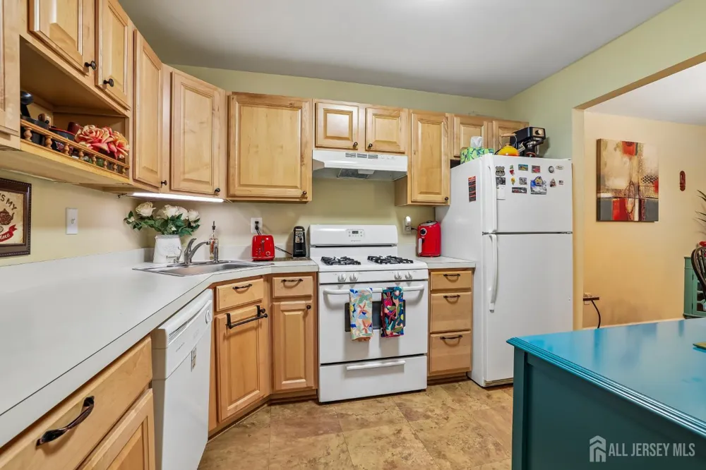 1702 Tanglewood Court Helmetta, NJ 08828