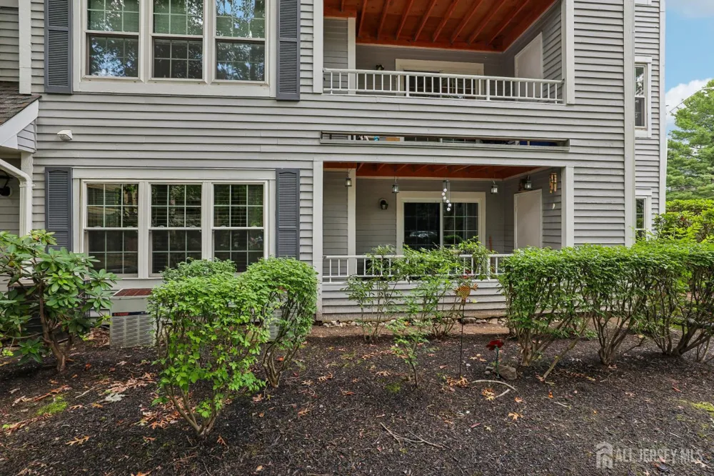 1702 Tanglewood Court Helmetta, NJ 08828
