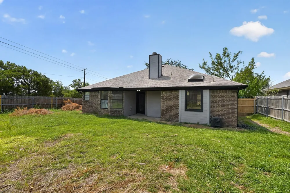6057 Hillglen Drive Watauga, TX 76148