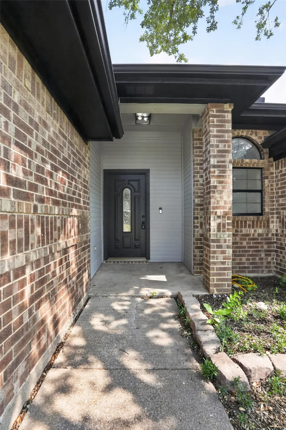 6057 Hillglen Drive Watauga, TX 76148