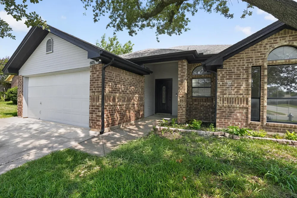 6057 Hillglen Drive Watauga, TX 76148