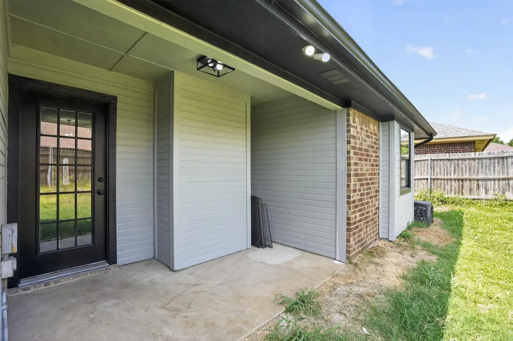 6057 Hillglen Drive Watauga, TX 76148