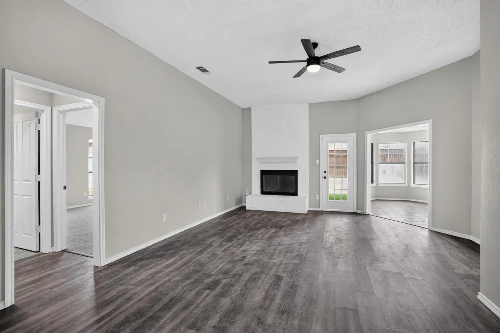 6057 Hillglen Drive Watauga, TX 76148
