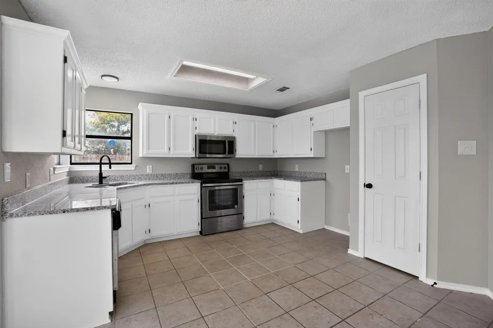 6057 Hillglen Drive Watauga, TX 76148
