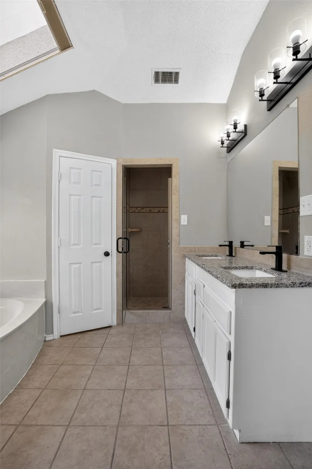 6057 Hillglen Drive Watauga, TX 76148