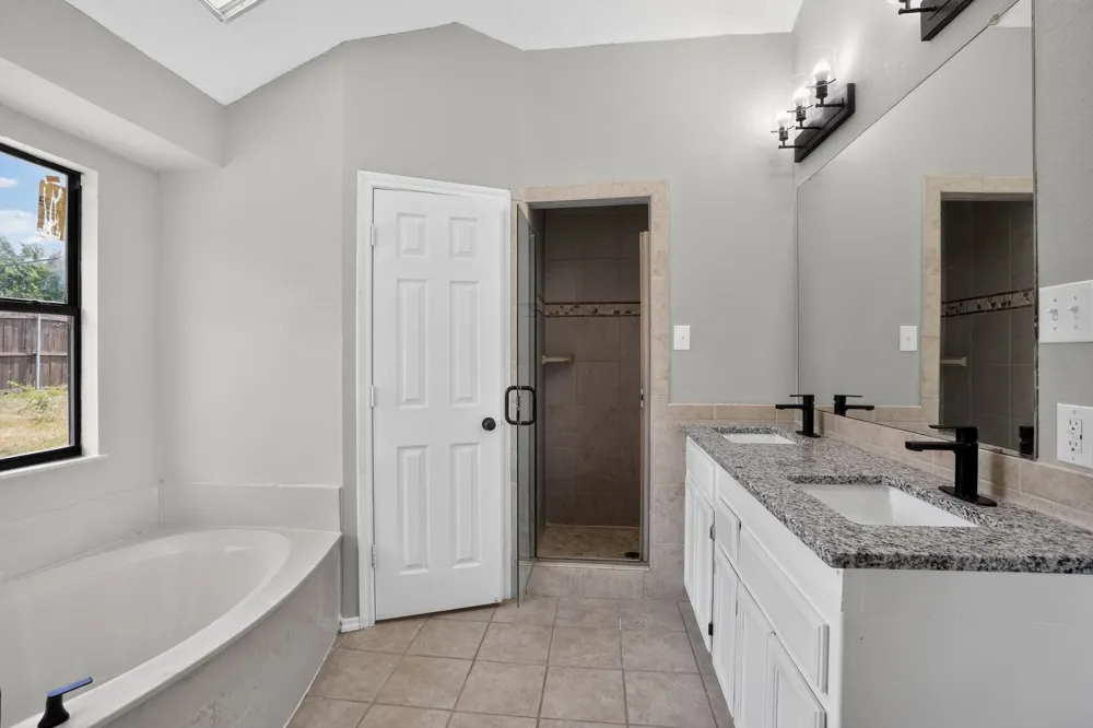 6057 Hillglen Drive Watauga, TX 76148