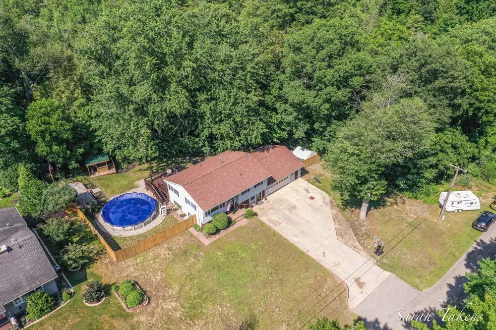 3860 E Pontaluna Road Fruitport, MI 49415
