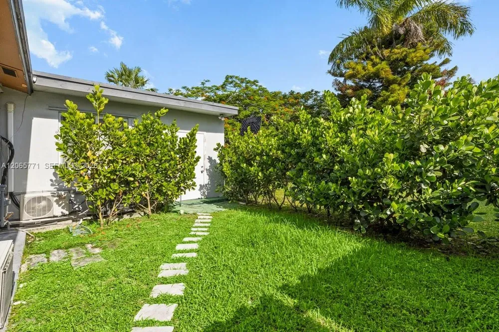 8921 NW 26th Pl Sunrise, FL 33322