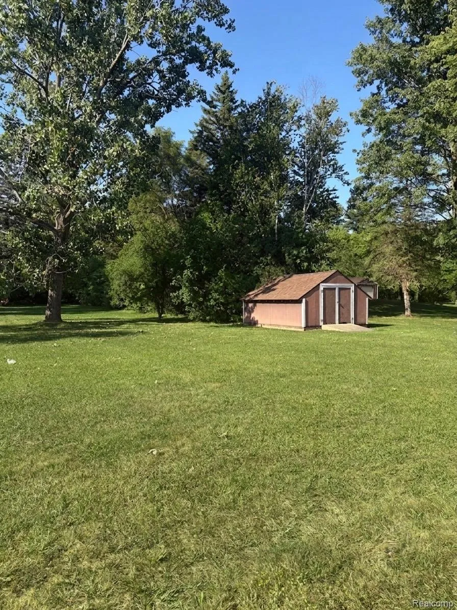 3441 E Maple Avenue Burton City, MI 48529