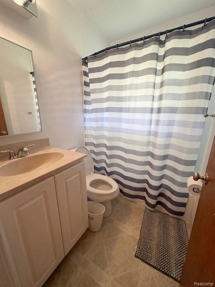 3441 E Maple Avenue Burton City, MI 48529