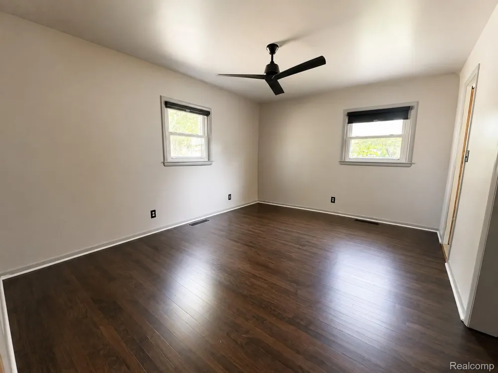 3441 E Maple Avenue Burton City, MI 48529