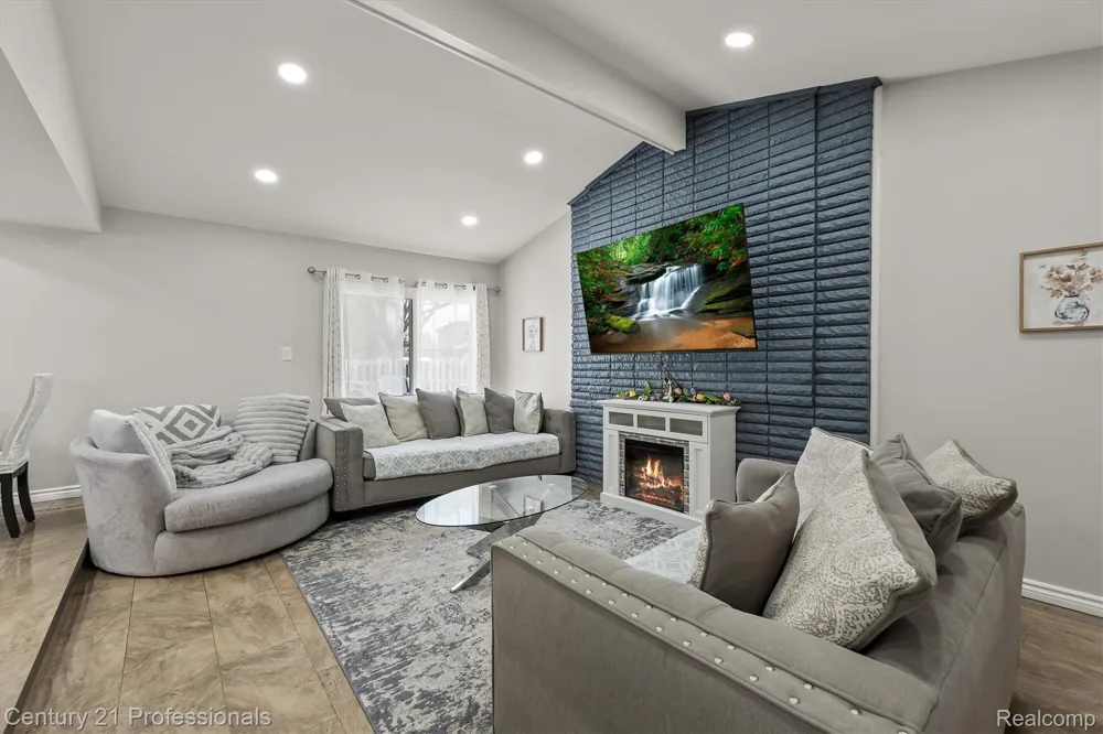37010 Calka Drive Sterling Heights City, MI 48310
