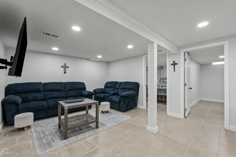37010 Calka Drive Sterling Heights City, MI 48310