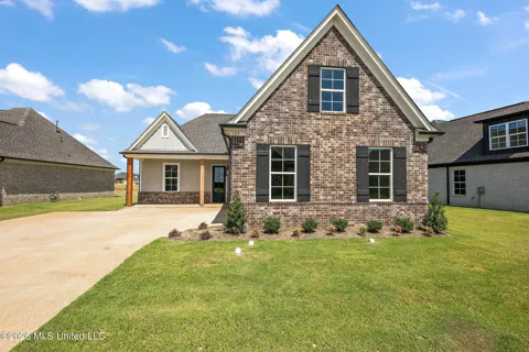 907 Coahoma Court