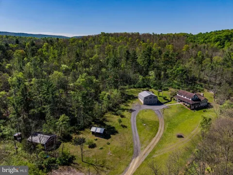 2582 MIDDLE ROAD