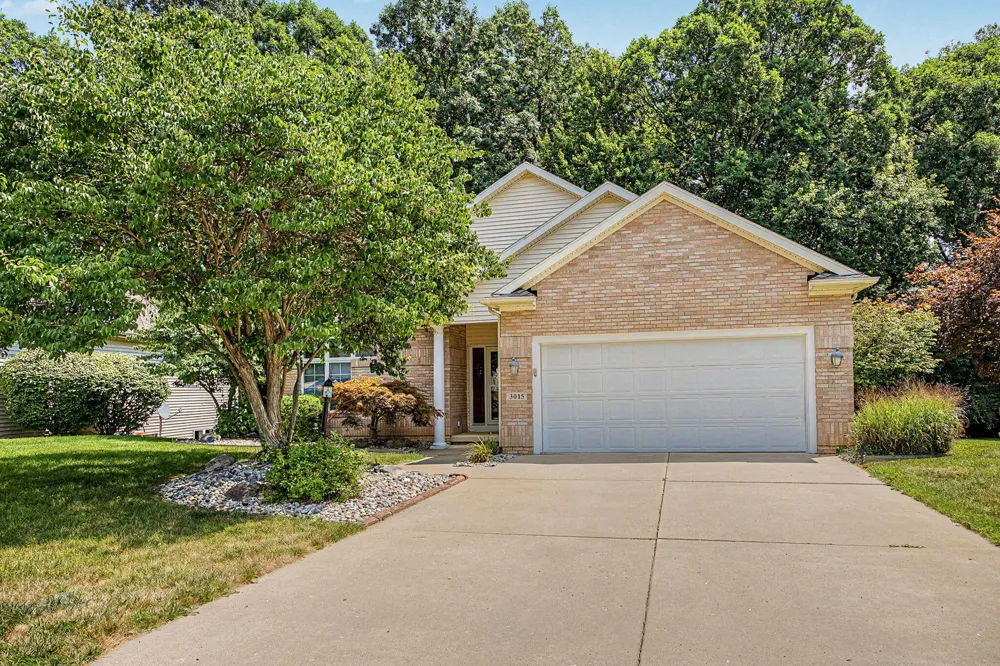 3015 S Wood Dale Drive Jackson, MI 49203
