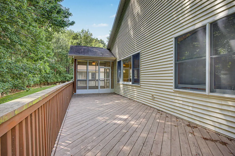 3015 S Wood Dale Drive Jackson, MI 49203
