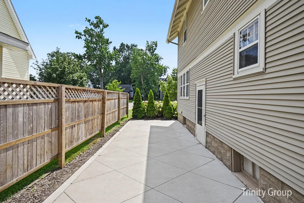 533 E Central Avenue Zeeland, MI 49464