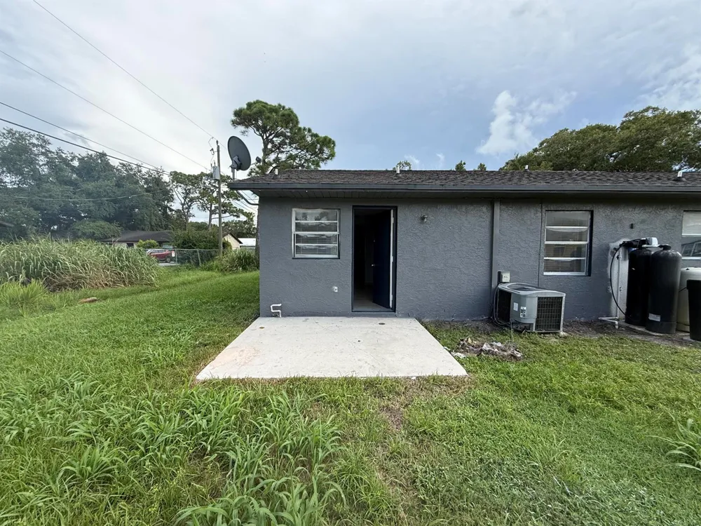 5006 Sanibel Avenue Fort Pierce, FL 34951