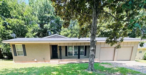 902 Crestview Drive