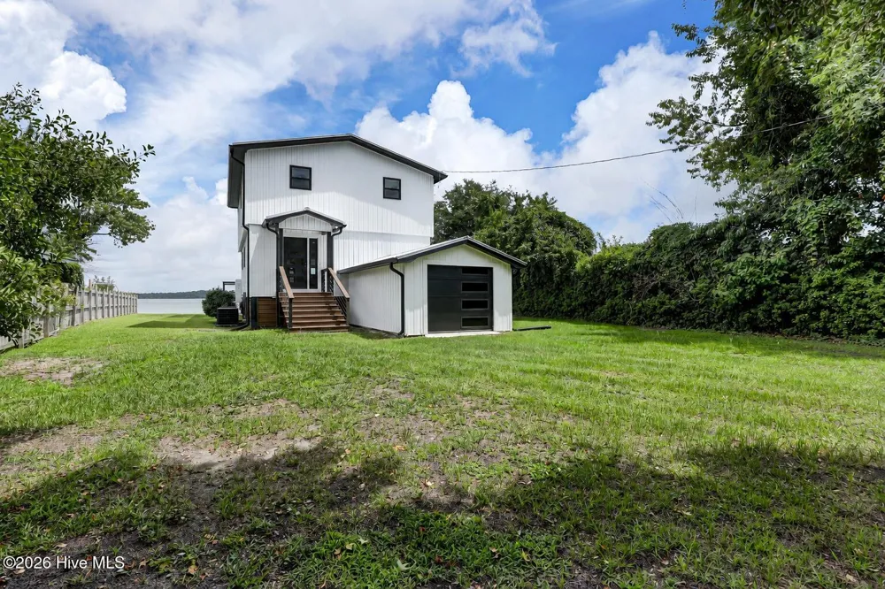 237 Riverside Drive Sneads Ferry, NC 28460