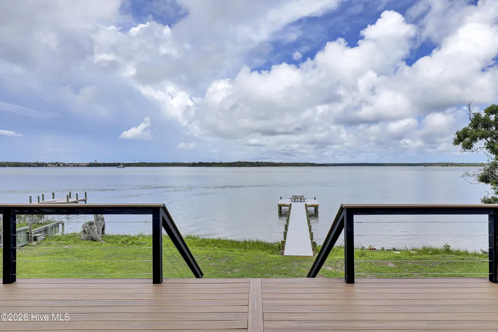 237 Riverside Drive Sneads Ferry, NC 28460
