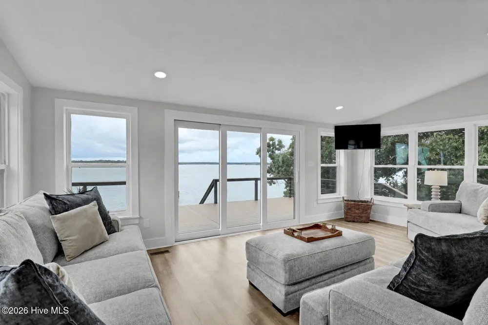 237 Riverside Drive Sneads Ferry, NC 28460