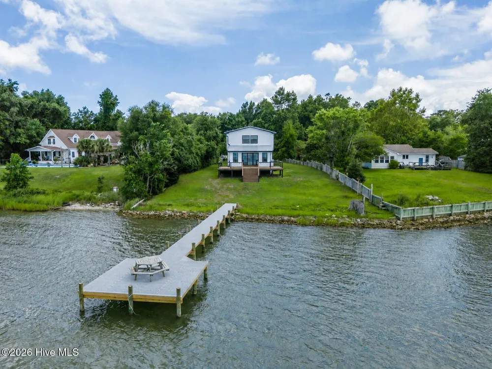 237 Riverside Drive Sneads Ferry, NC 28460