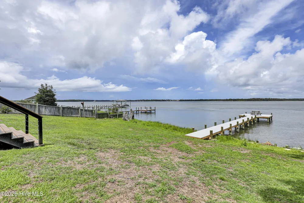 237 Riverside Drive Sneads Ferry, NC 28460