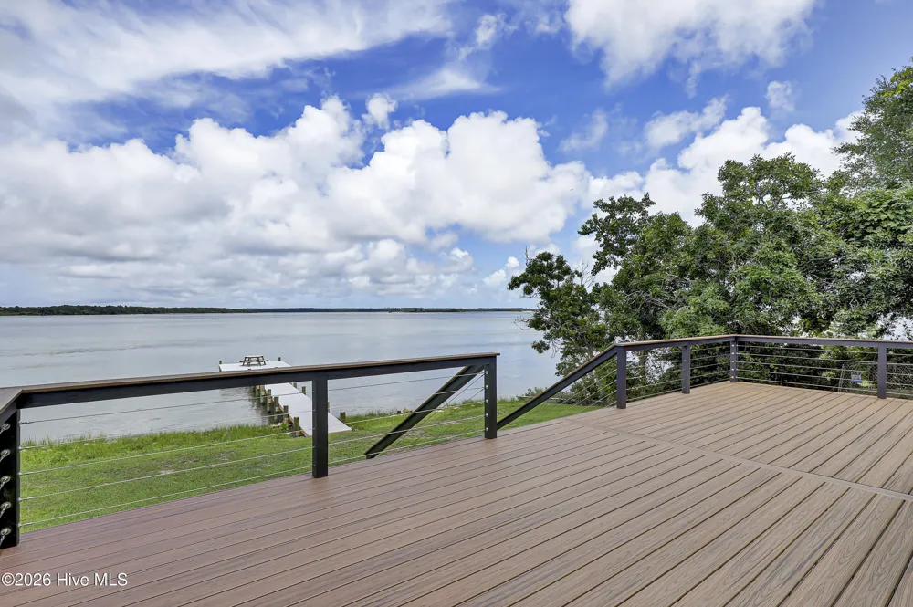 237 Riverside Drive Sneads Ferry, NC 28460