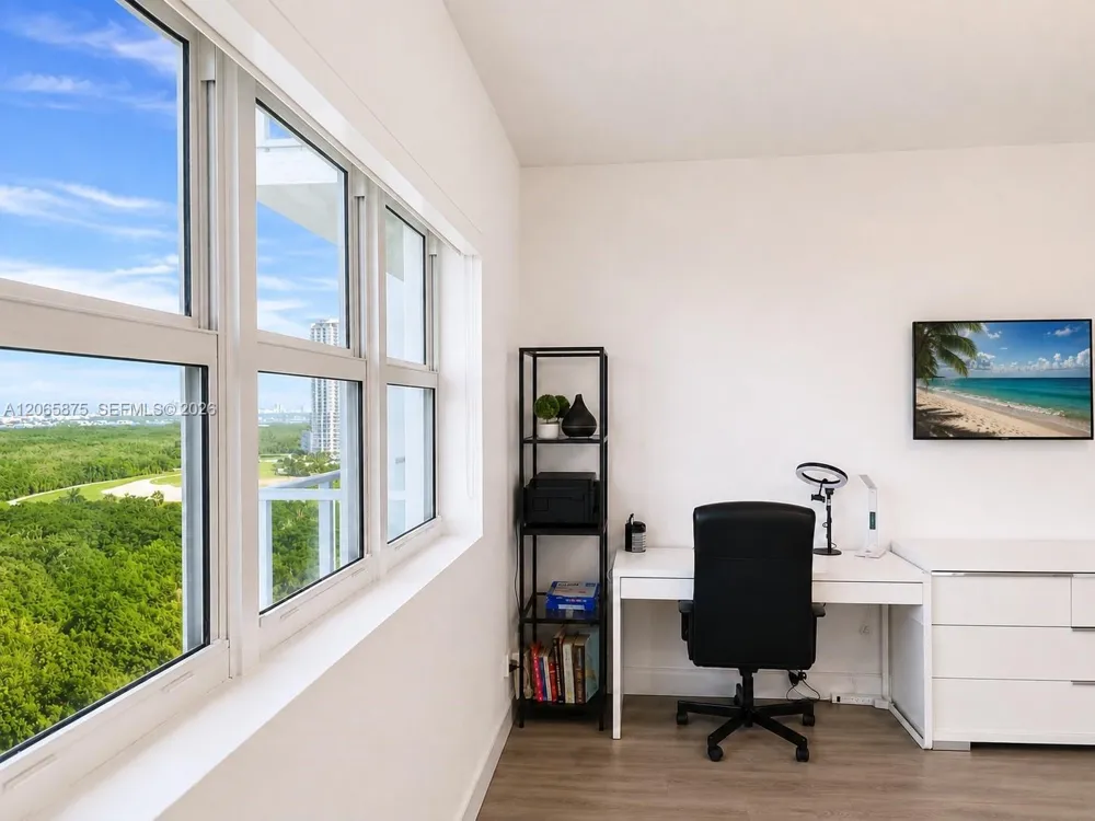 14951 Royal Oaks Ln #1501 North Miami, FL 33181
