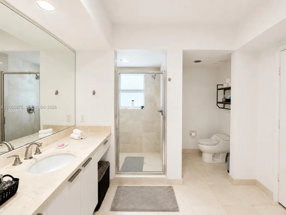 14951 Royal Oaks Ln #1501 North Miami, FL 33181