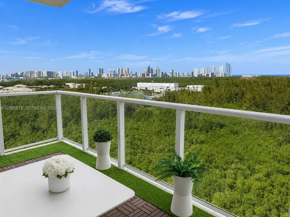 14951 Royal Oaks Ln #1501 North Miami, FL 33181